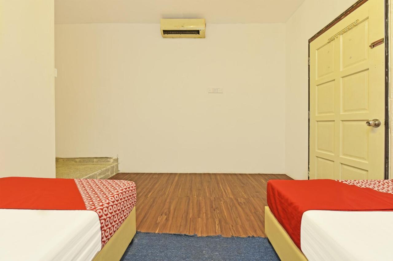 F Hotel Sungai Dua Bukit Εξωτερικό φωτογραφία